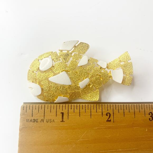 Vintage Textured Gold Tone Enamel Fish Brooch Pin MCM Mosaic 2.5" - Picture 3 of 5